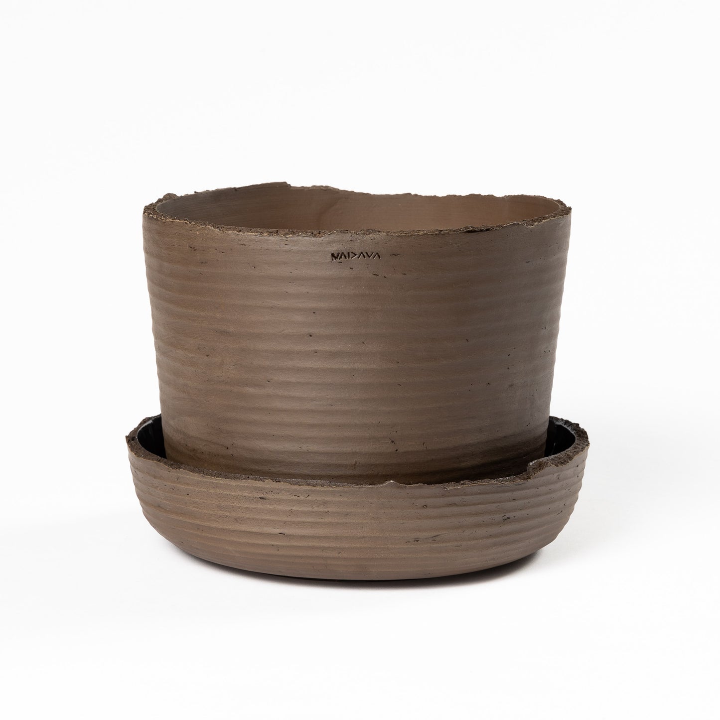 Plant pot with saucer L · SOIL