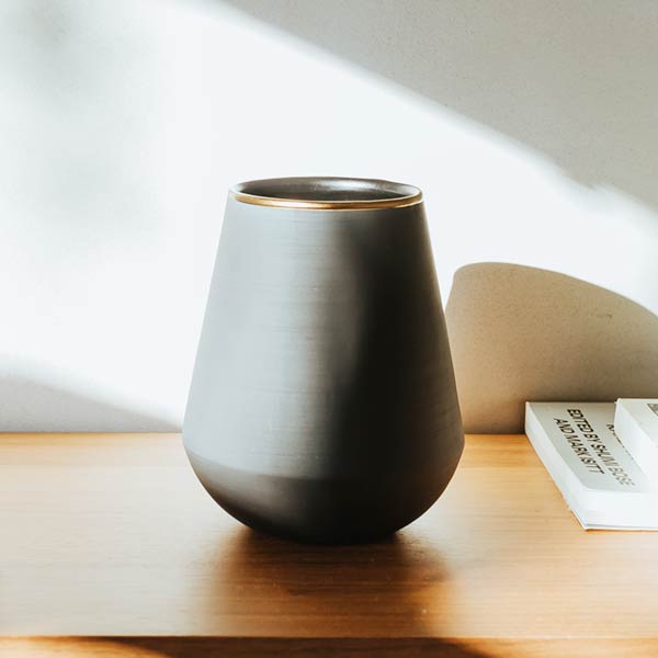 Vase · Eclipse Gold