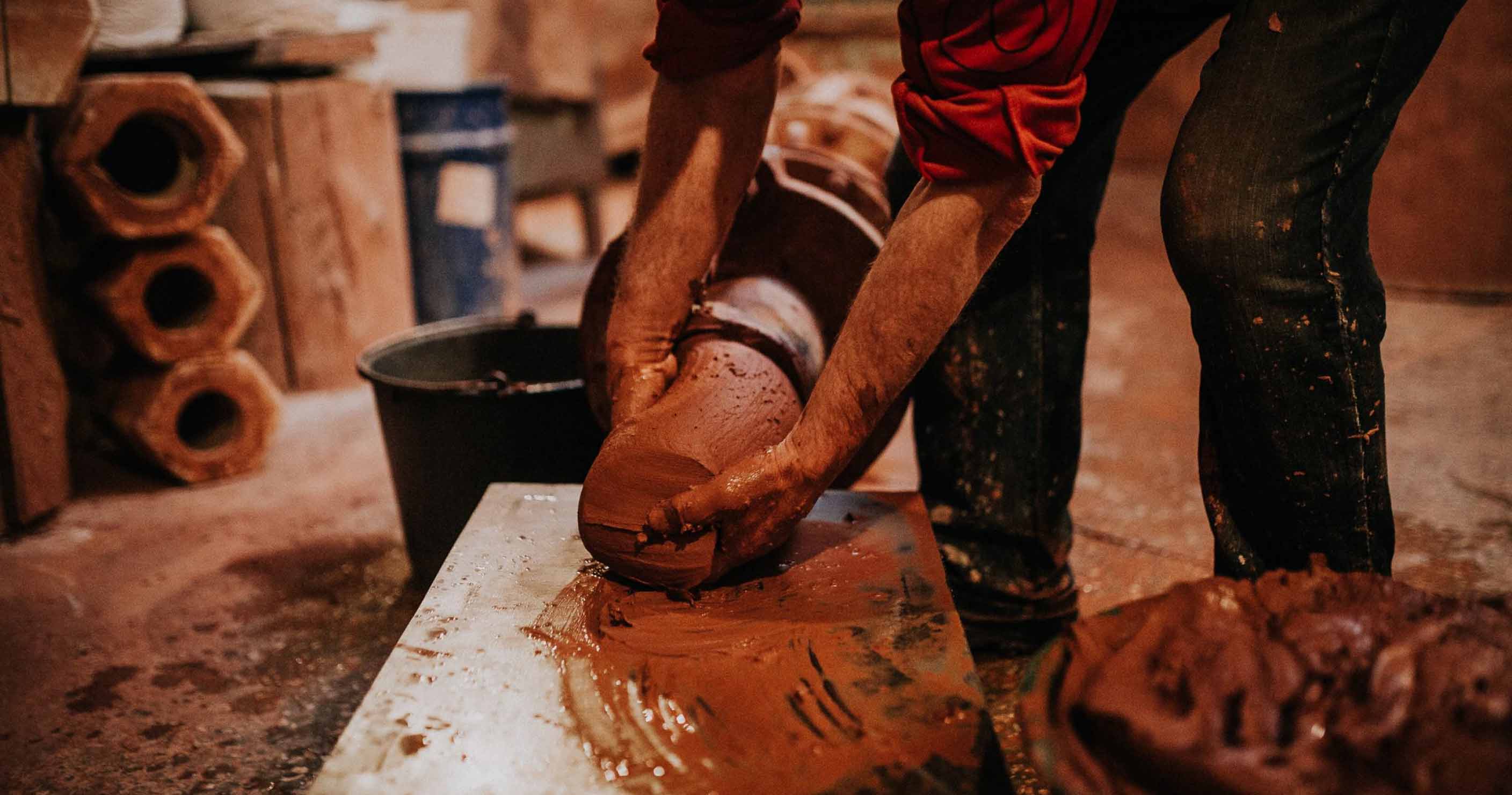 Clay shaping through a special machine 